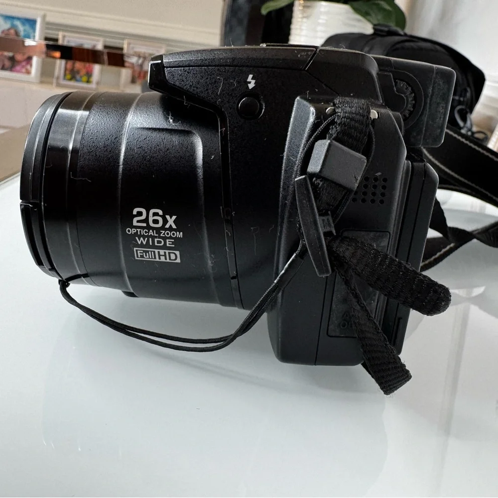 NIKON P100